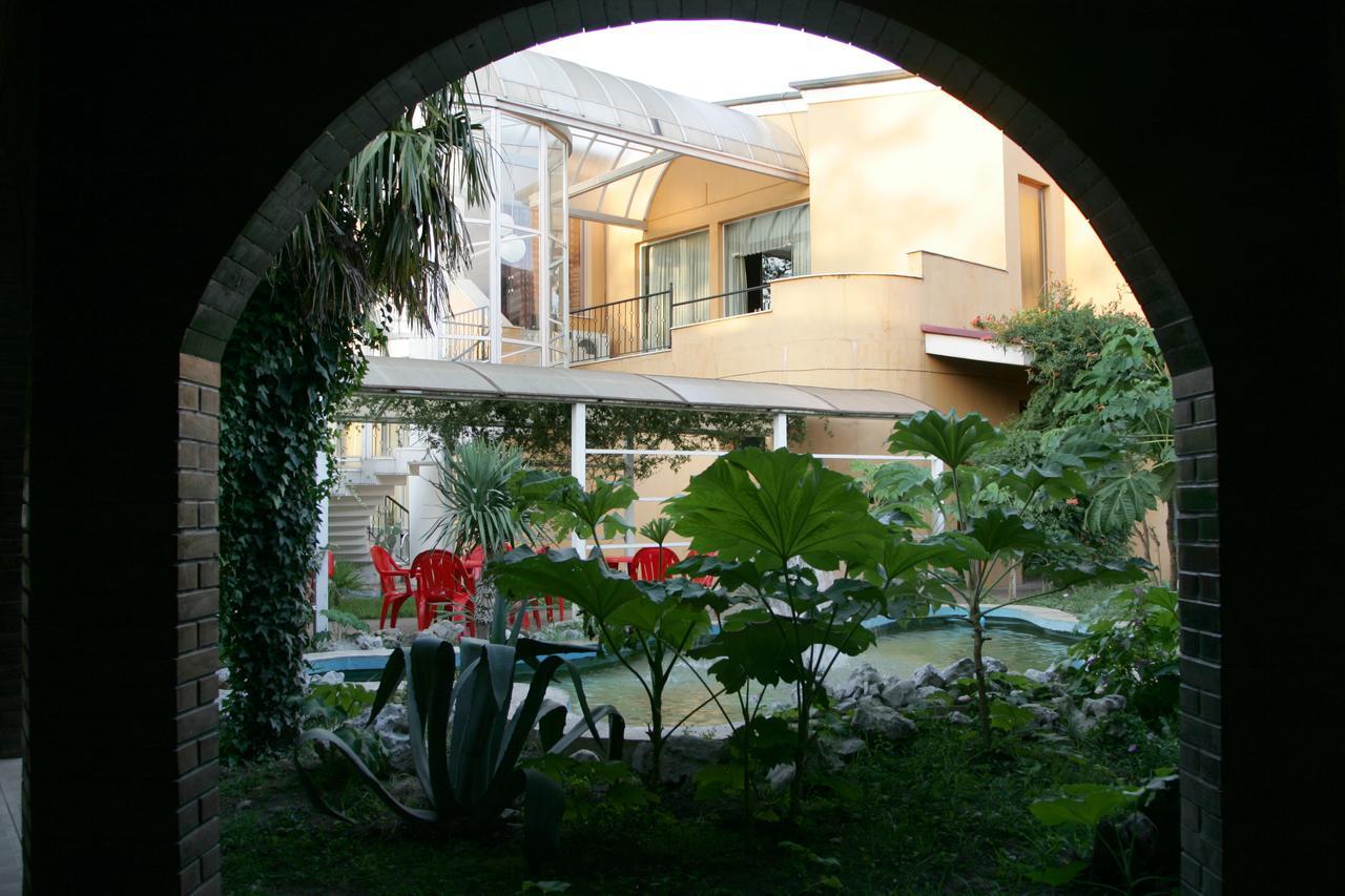 Eleon Hotel Kutaisi Exterior photo