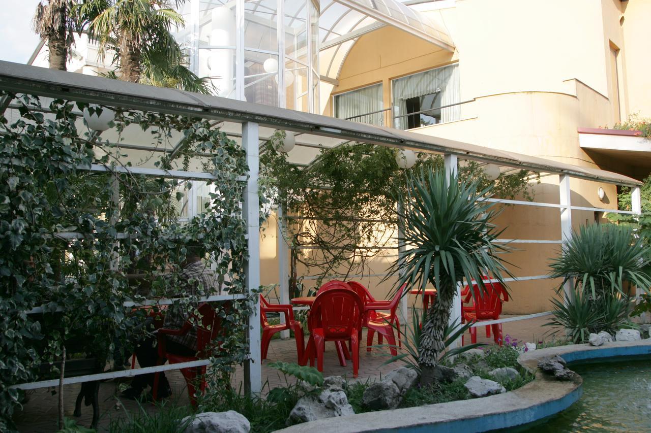Eleon Hotel Kutaisi Exterior photo